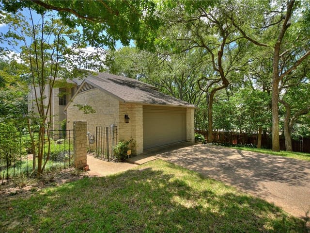 8003 Raintree Pl