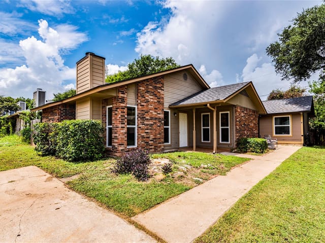 8006 Clydesdale Dr