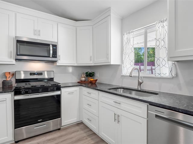 8007 Colony Loop Dr
