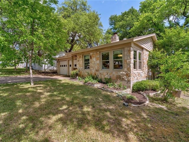 8007 Manassas Dr
