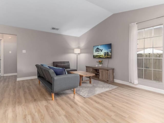 8008 Clydesdale Dr