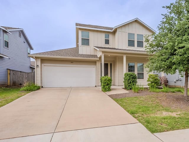 8009 Turnberry Ln