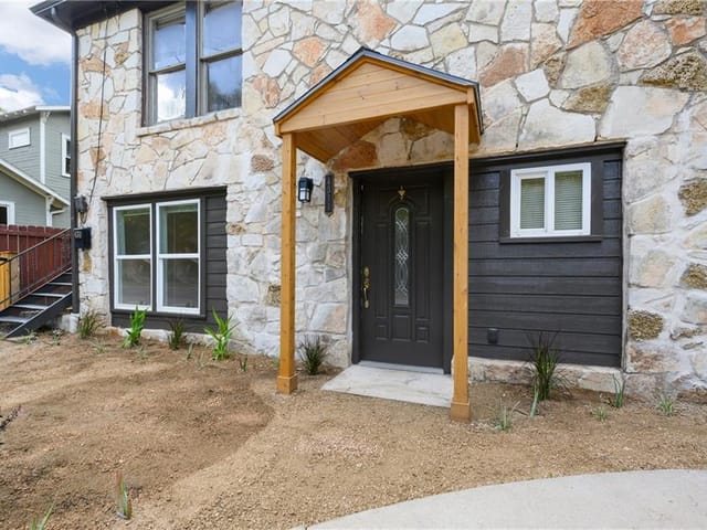 801 E 44th St Unit #2