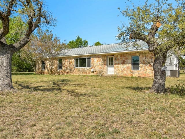 801 Live Oak Trl