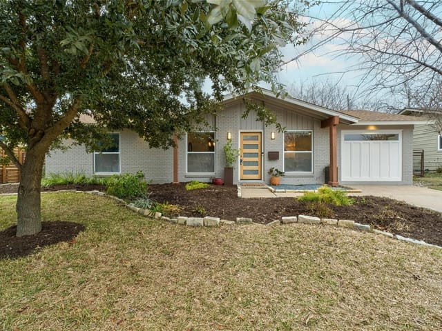 8010 Logwood Dr