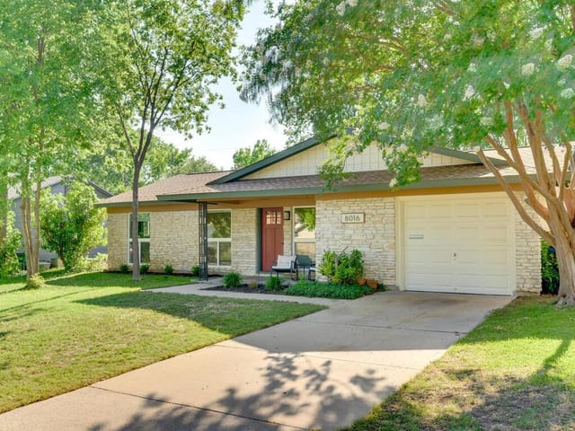 8016 Stillwood Ln