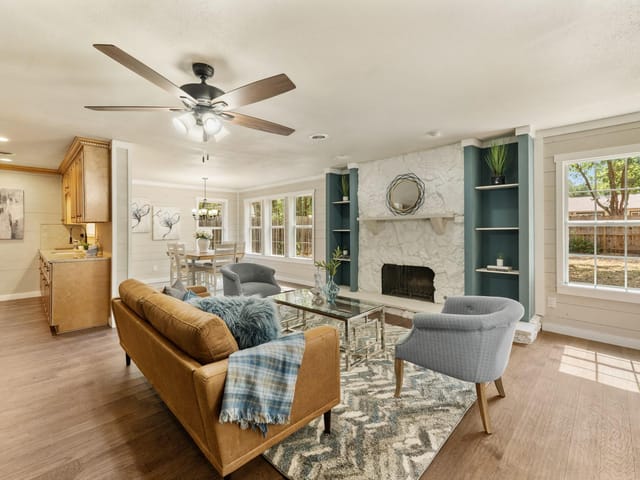 8017 Briarwood Ln