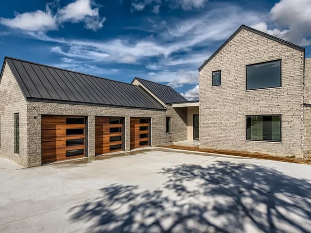 8017 Kuhn Dr