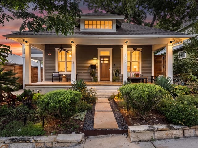 802 Blanco ST - front exterior - Luxury home in Castle Hill Historic District, Austin, TX