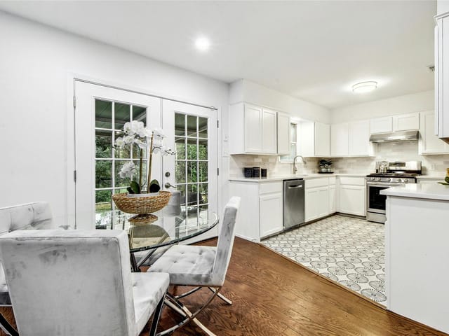 802 Long Bow LN