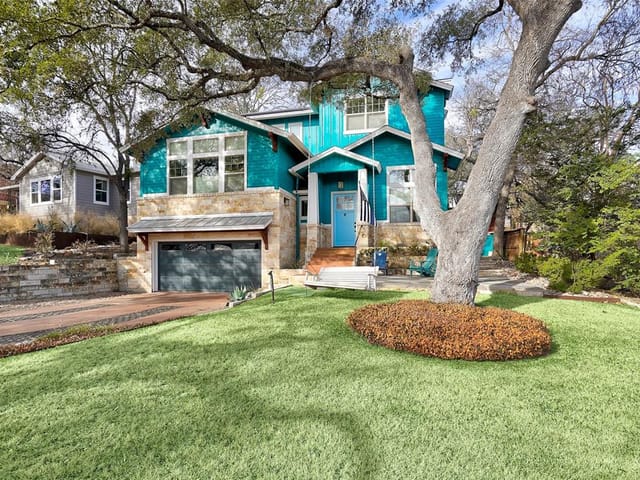 802 Meriden Ln
