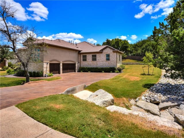 802 Rough Hollow Dr