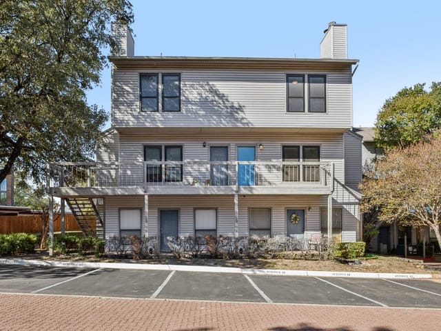 802 S 1st St Unit #220