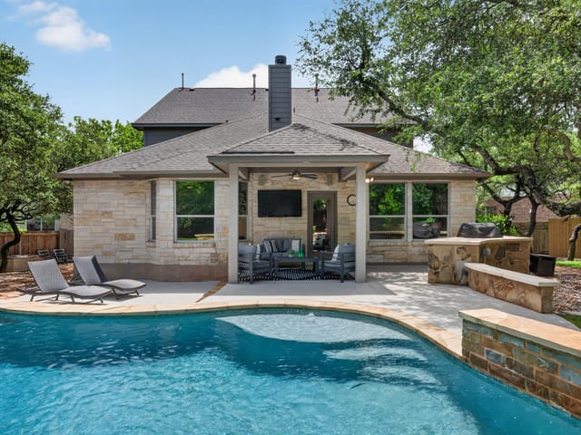 8025 Levata DR