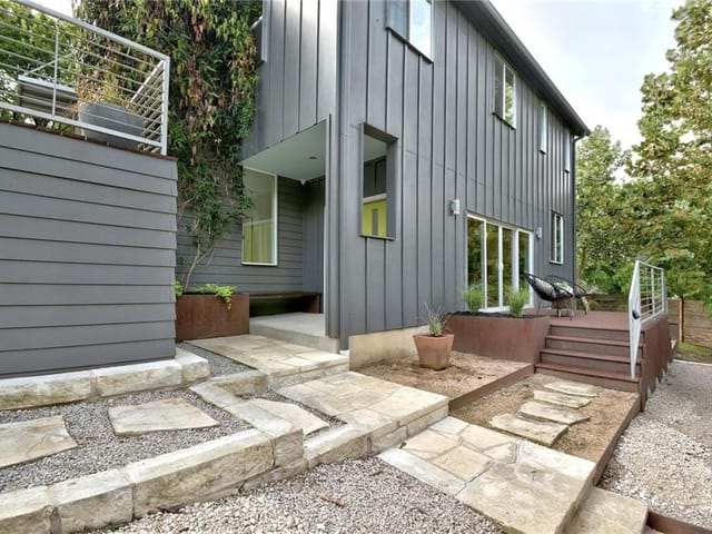 803 Mill St
