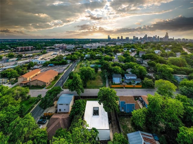 803 San Saba St