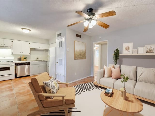 803 W 28th St Unit #102