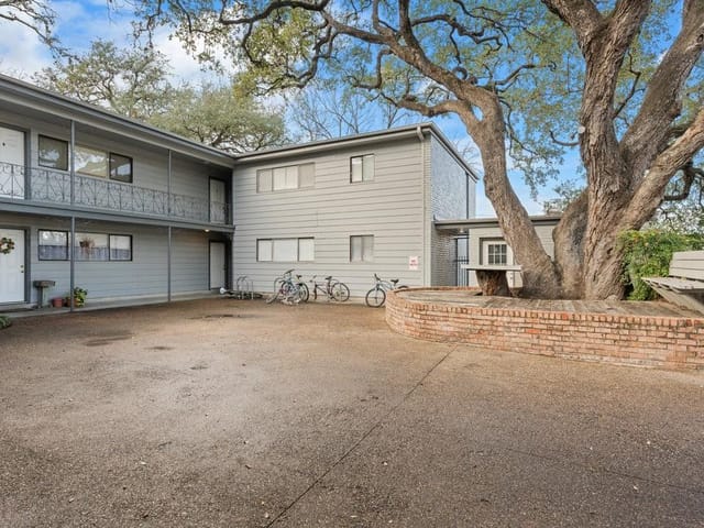 803 W 28th St Unit #104