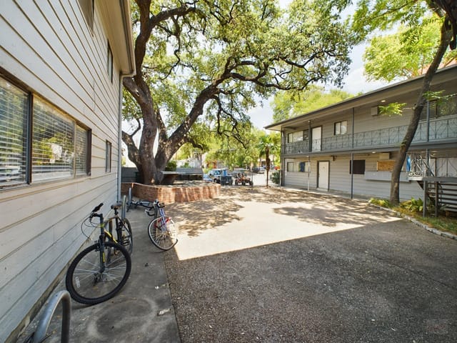 803 W 28th St Unit #105