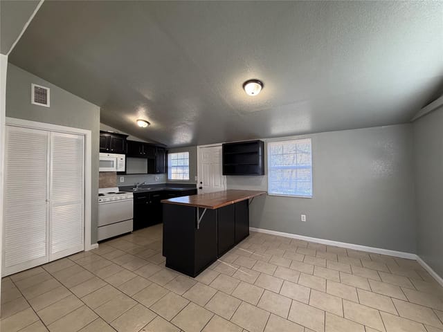 804 Evergreen DR