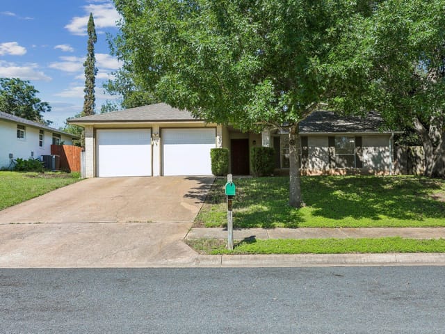 804 Spring Tree ST