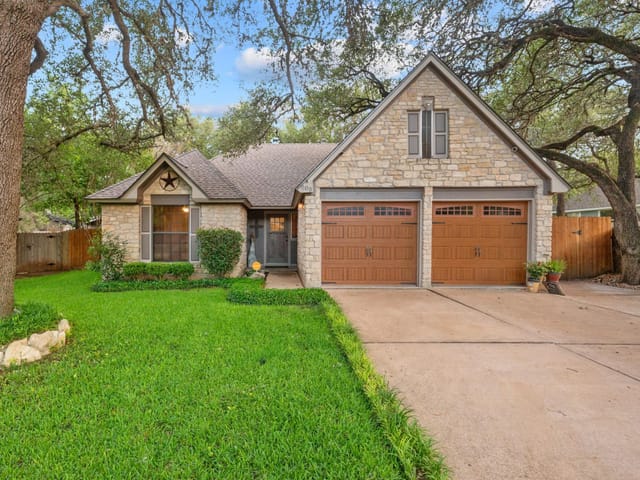 805 Angleton CV