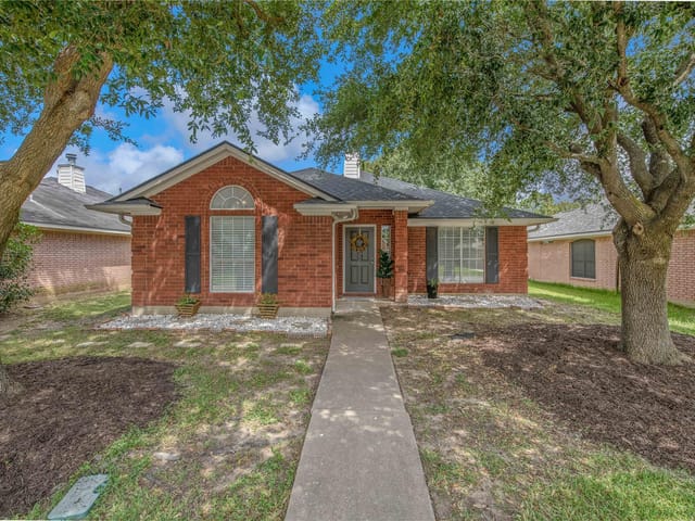805 Azalea CT