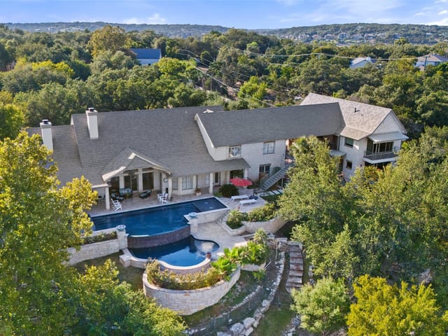 805 Brooks Hollow Rd - front exterior - Luxury home in Gilbert J, Lakeway, TX