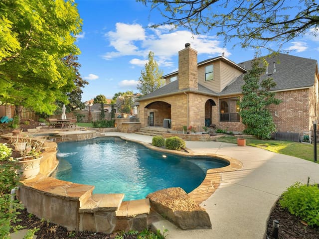 805 Lakewood Hills Ter