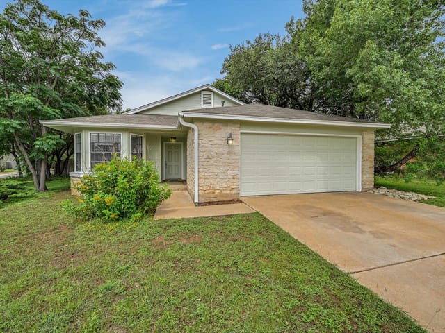 805 Live Oak DR