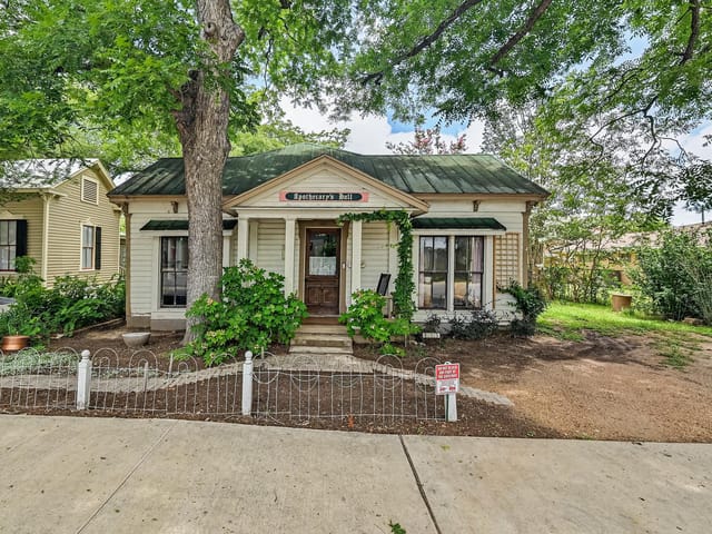 805 Main ST