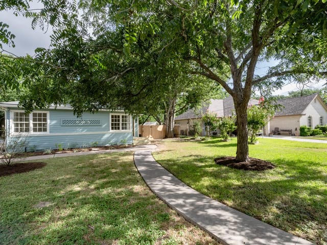 805 Maple ST