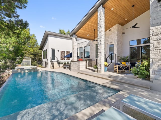 805 Rough Hollow Dr