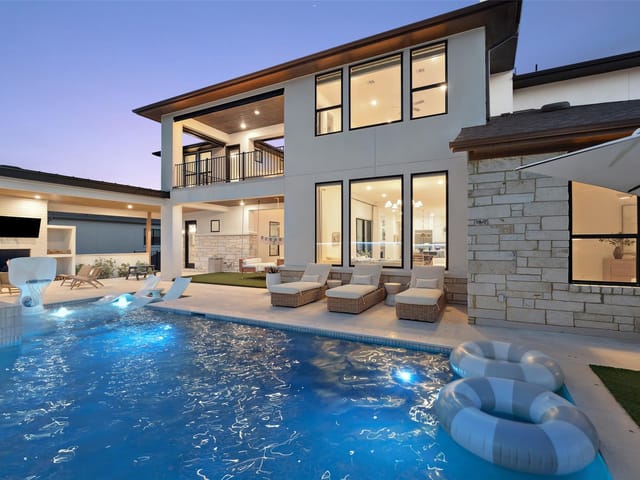 805 Whitcomb Way