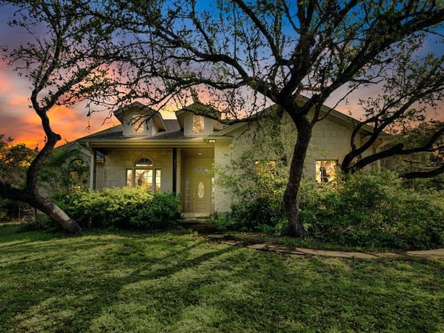 8050 N Madrone Trl