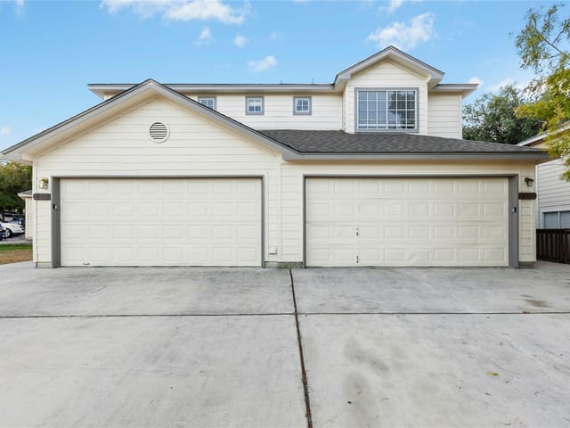 806/808 Sagewood Trl