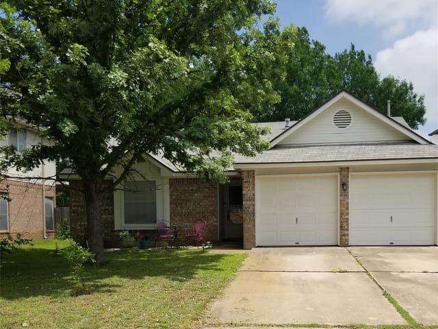 806 Black Locust DR
