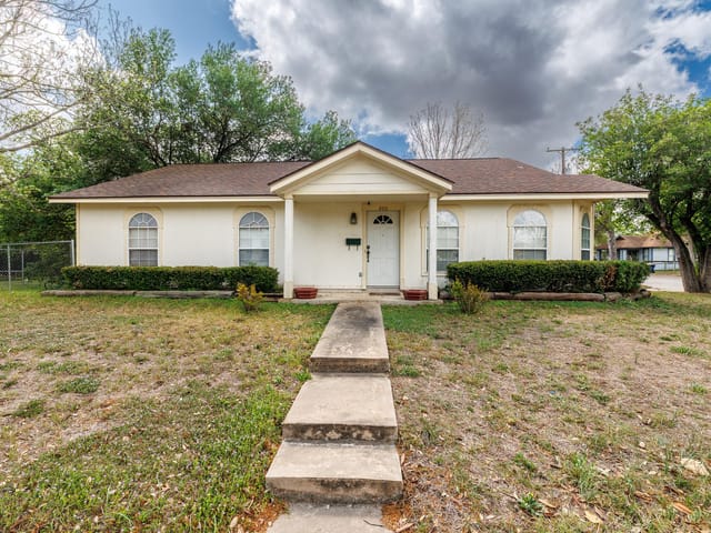 806 Saint Michael St