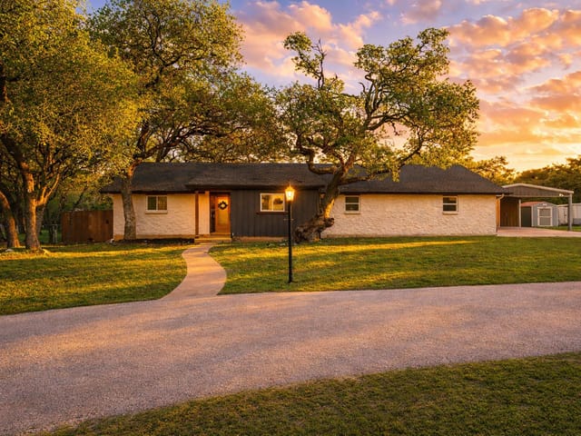 806 Serenada Dr