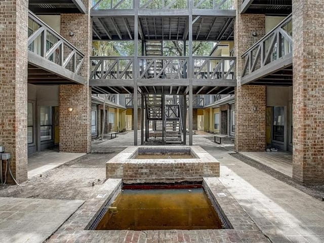 806 W 24th St Unit #111