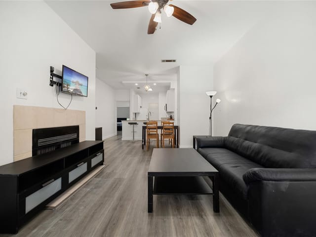 806 W 24th ST Unit #213