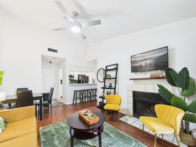 806 W 24th St Unit #300