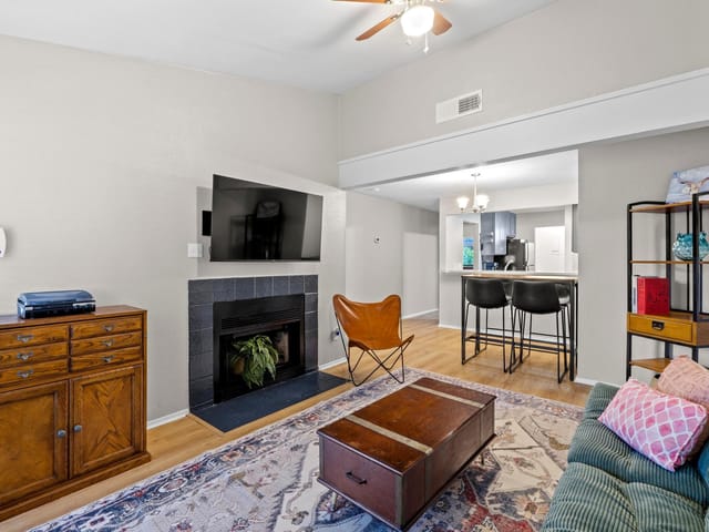 806 W 24th St Unit #302