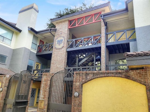 806 W 24th St Unit #327