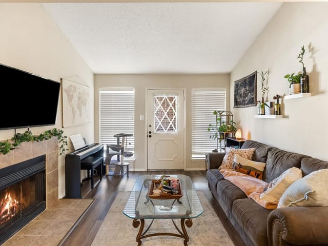 806 W 24th St Unit #328