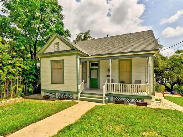 807 Baylor ST