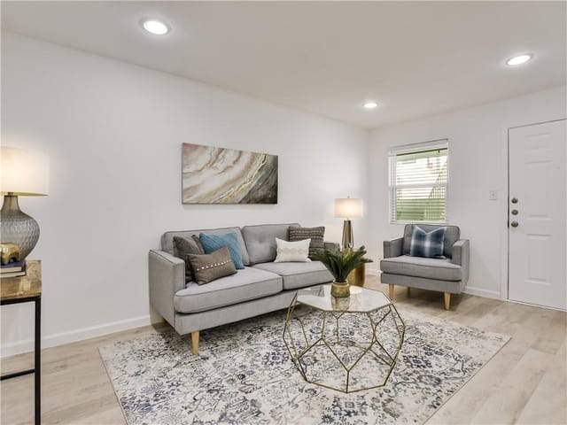 807 Blanco St Unit #204