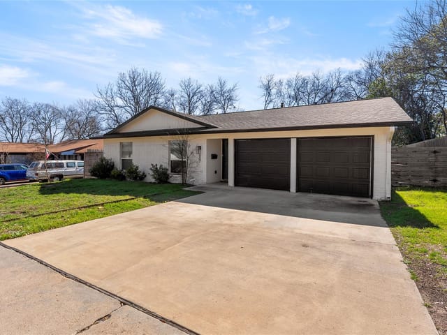 807 Cedar GLN