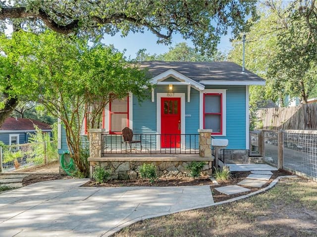 807 Christopher St