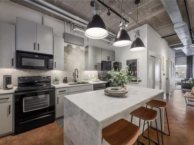 807 E 14th St Unit #202